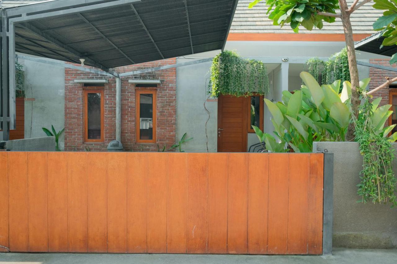 Andewi Guest House Denpasar Redpartner - Minimum Stay 30 Nights Sanur Kültér fotó